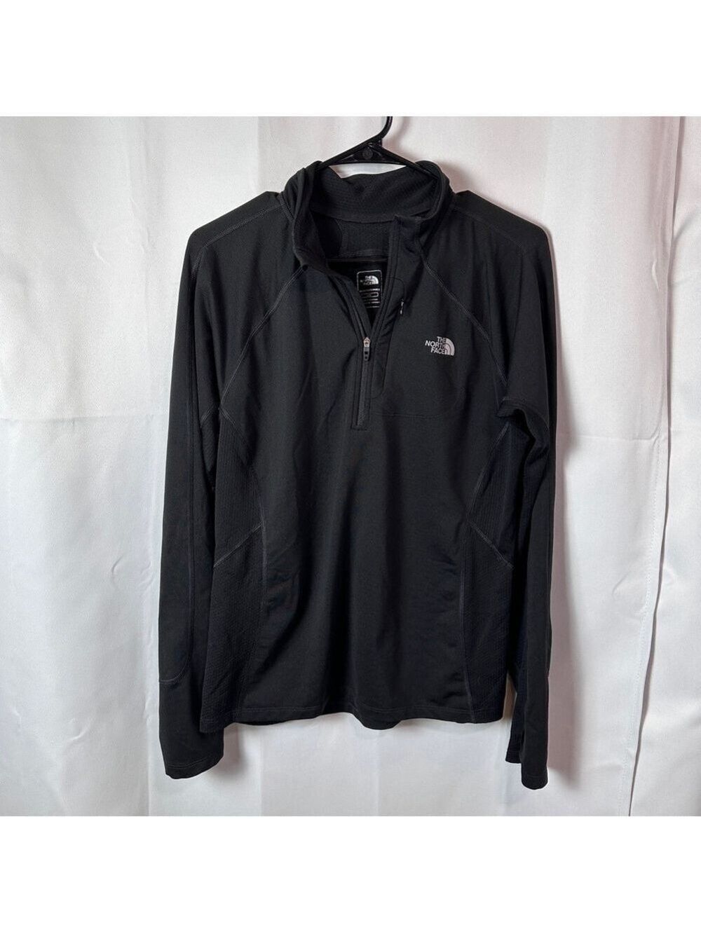 The North Face Women's Black Lightweight VaporWick 1/4-zip Pullover - Size Large